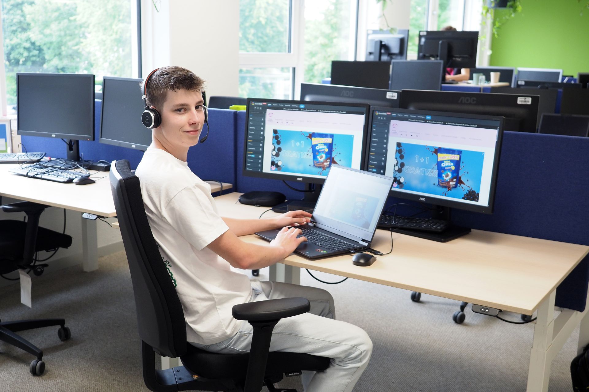 Student e-commerce specialist